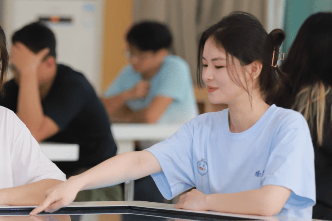湛江科技学院：“别人家的同学”又双叒来炸场了！