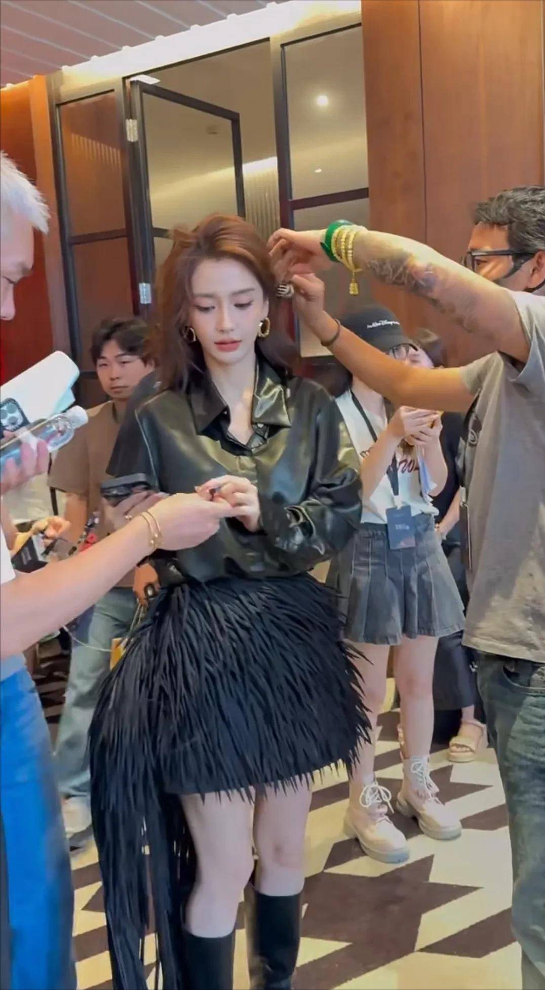 36岁杨颖出席高端晚宴打扮精致怼脸照美到爆！重返内娱指日可待