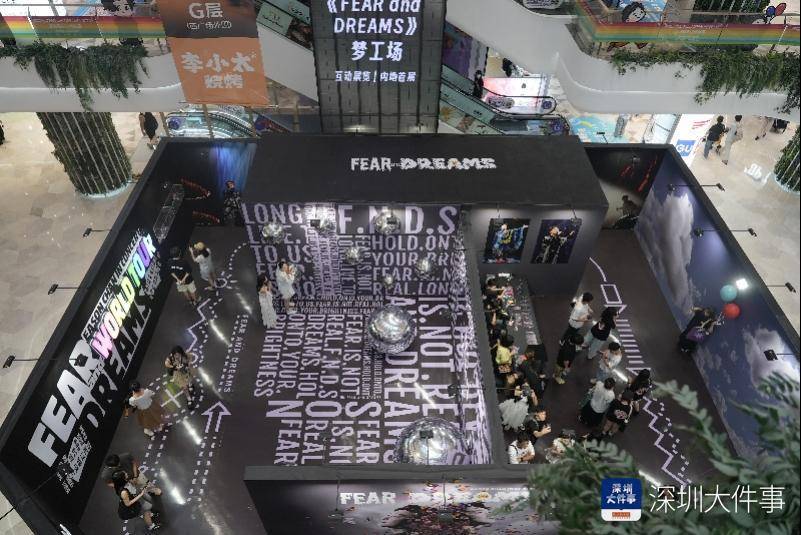 深圳惊现Eason“痛楼”！购物中心打卡经济又有新花样